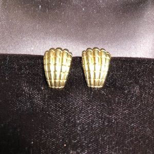 Vintage Avon Gold-tone  Clasp Earrings